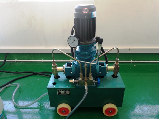 电动试压泵